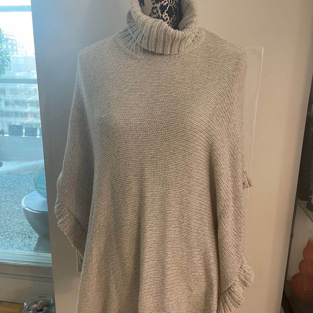 Women's Small Loose-Weave Poncho/Sweater